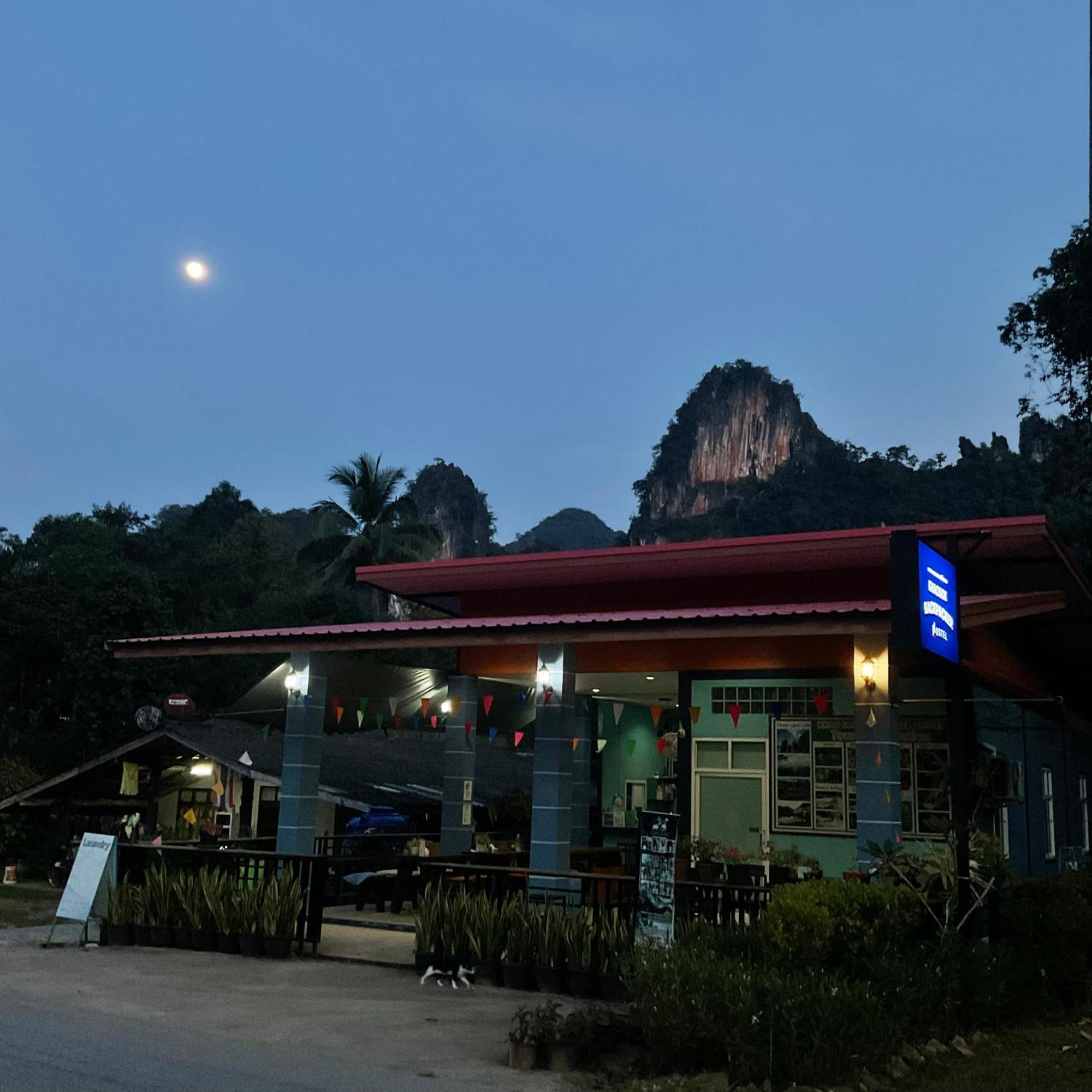 Khao Sok Backpacker Hostel Khao Sok National Park Экстерьер фото